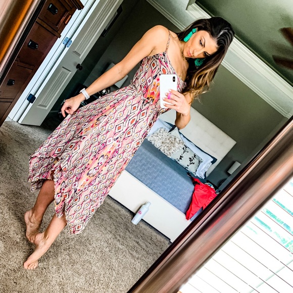 Banana Republic Dresses & Skirts - Banana handkerchief silk print dress